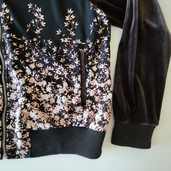 XL Velvet Black & Floral Jacket EUC So comfy! - Picture 9 of 14